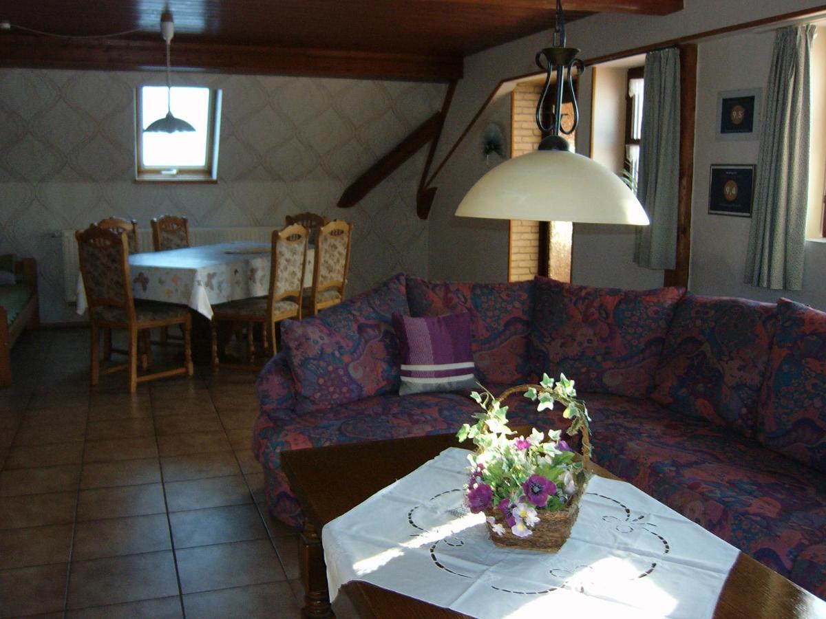 Neureuth Apartment *
